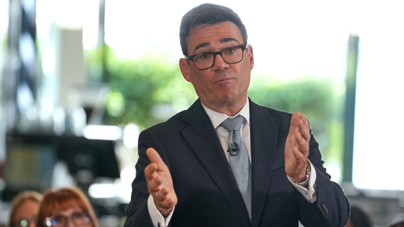 英国首相安迪·伯纳姆要求因凡蒂诺辞职，反对出售世界杯股份